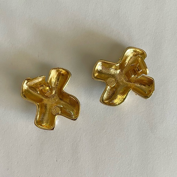 Vintage Clip Earrings Black Enamel and Goldtone with Clear Rhinestones - Picture 5 of 6